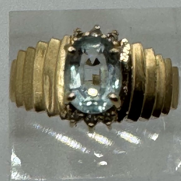 14kt yellow gold aqua marine and diamond ring